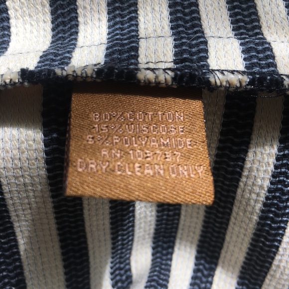 Ali Ro Striped Scoop Neck Sleeveless Shift Dress - Picture 7 of 7